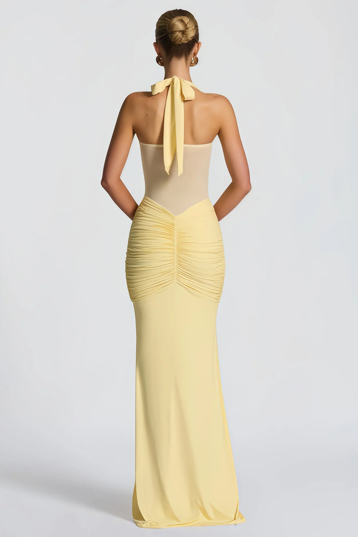 Moderne dames maxi-jurk met elegante halternek en gedrapeerd ontwerp, voor een flatterend slank silhouet.