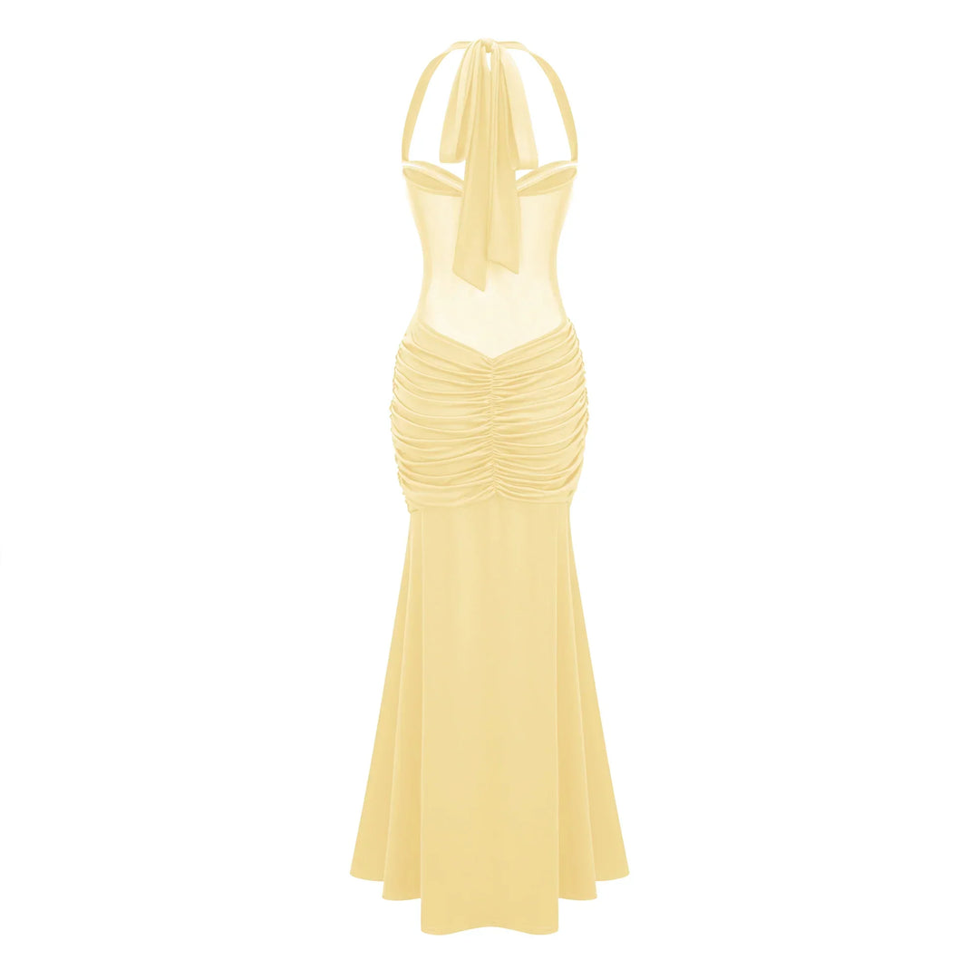Stijlvolle dames zomerjurk, maxi-lengte met gedrapeerde halternek, perfect als feestjurk of avondjurk.