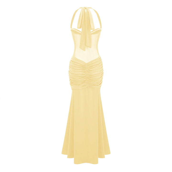 Stijlvolle dames zomerjurk, maxi-lengte met gedrapeerde halternek, perfect als feestjurk of avondjurk.