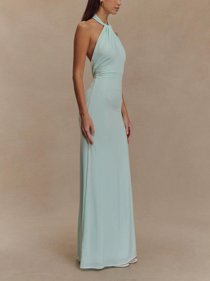 Moderne dames maxi-jurk met verfijnde hoge hals. Een lange elegante jurk voor diverse damesmode looks.
