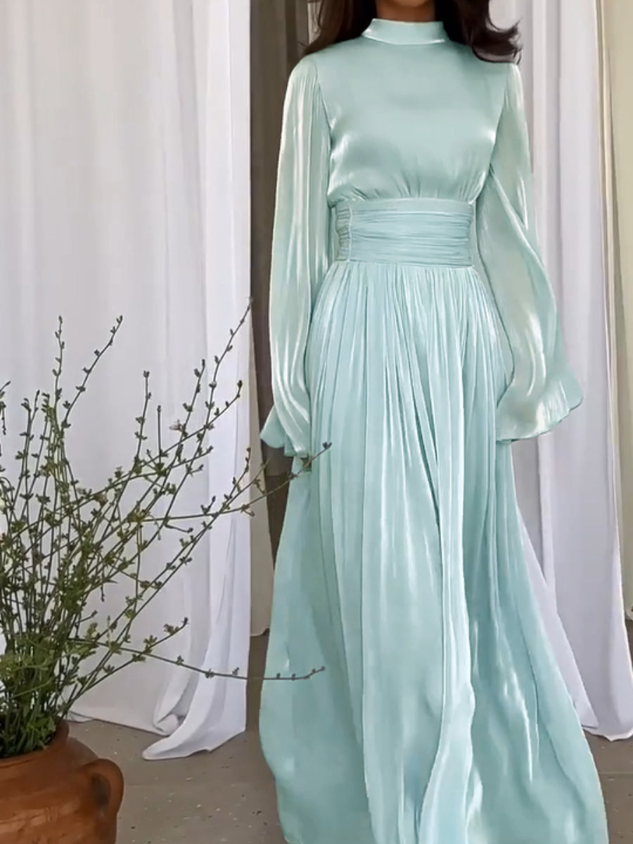 Stijlvolle dames maxi jurk met subtiele plooien en een opvallende strikceintuur; ideaal voor zomerse feesten.