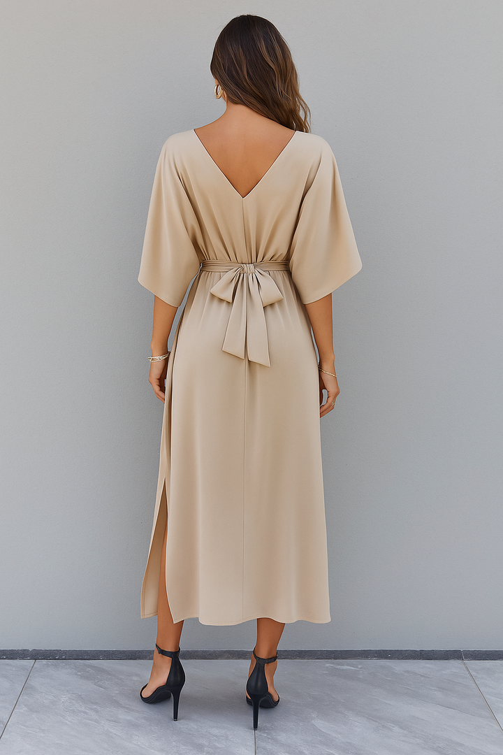Prachtige avondjurk voor dames: maxi model met V-hals, vleermuismouw en split. Ideaal voor elegante gelegenheden.