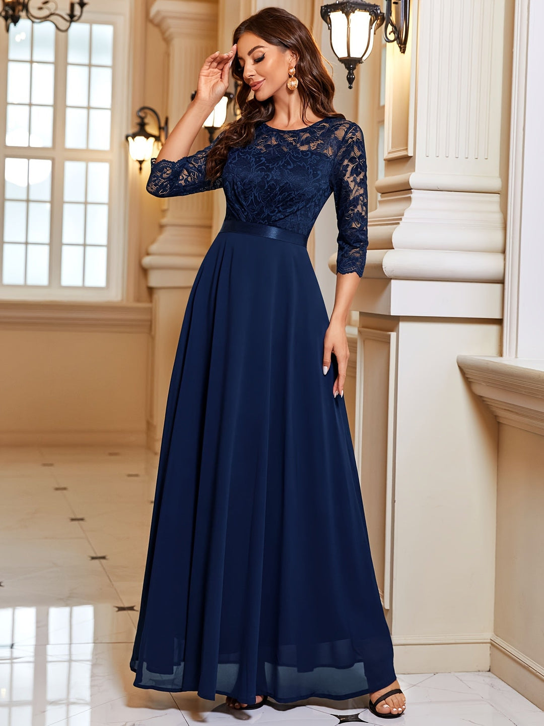 Elegante dames maxi jurk, perfect voor feestelijke gelegenheden zoals gala's en avondfeesten. Stijlvolle lange jurk.