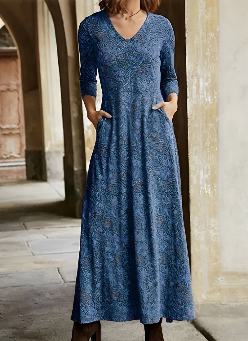 Elegante dames maxijurk met vloeiend bloemenpatroon en lange mouwen, perfect voor feestjes.