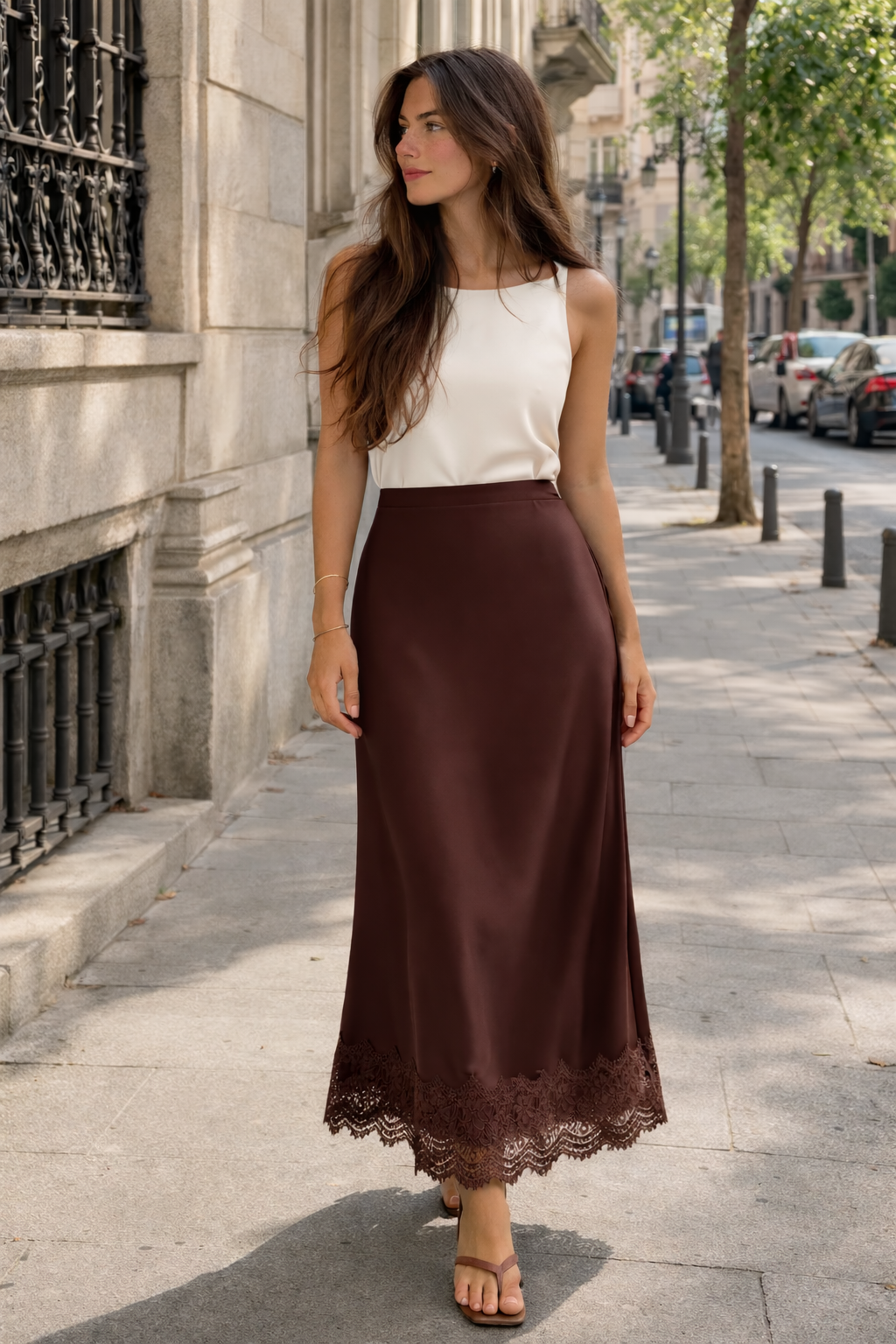 Modieuze maxirok voor vrouwen, verfraaid met chic kant, een elegante toevoeging aan elke feestelijke garderobe.