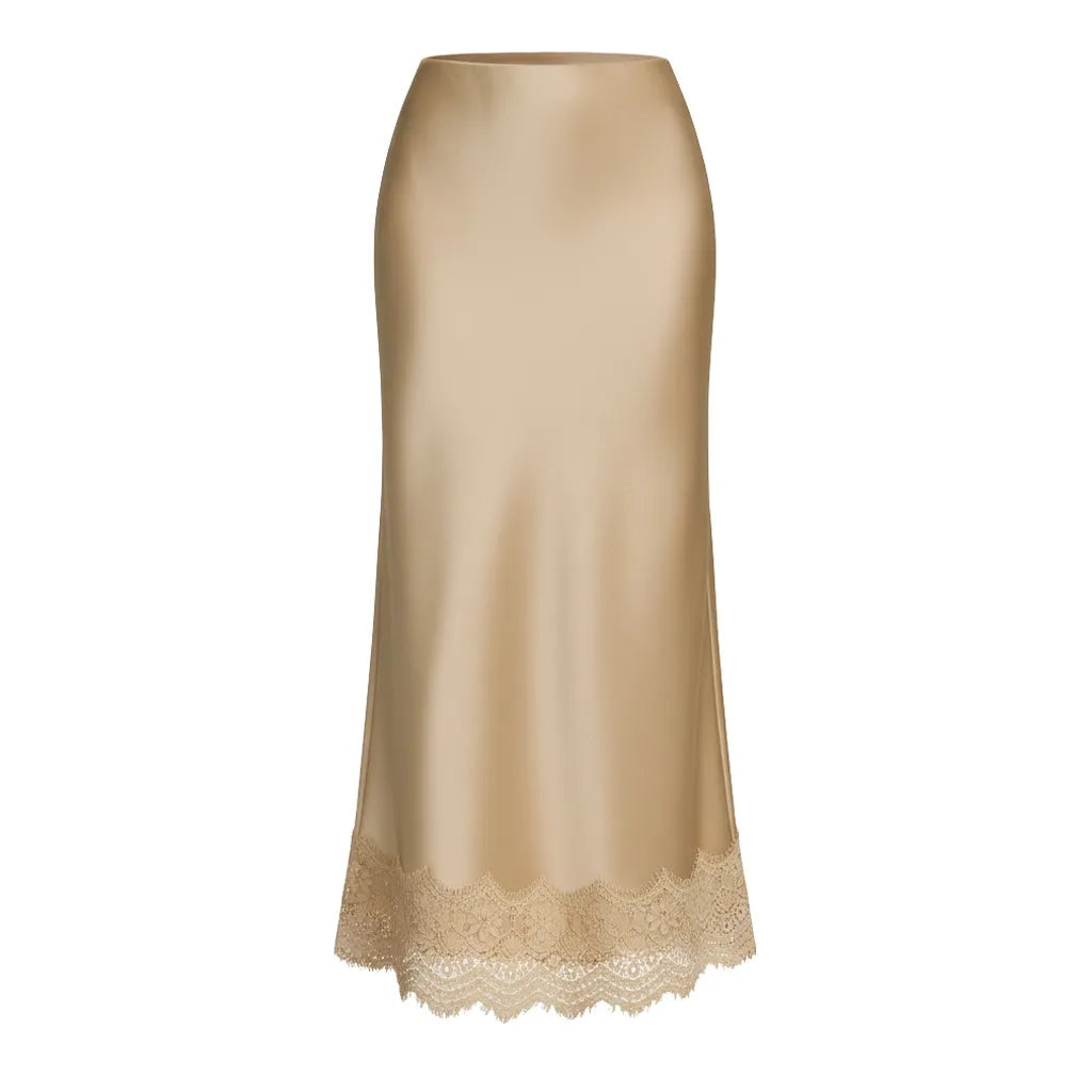Zomerse elegante maxirok met subtiel kanten detail, ideaal voor een comfortabele en stijlvolle avondlook.