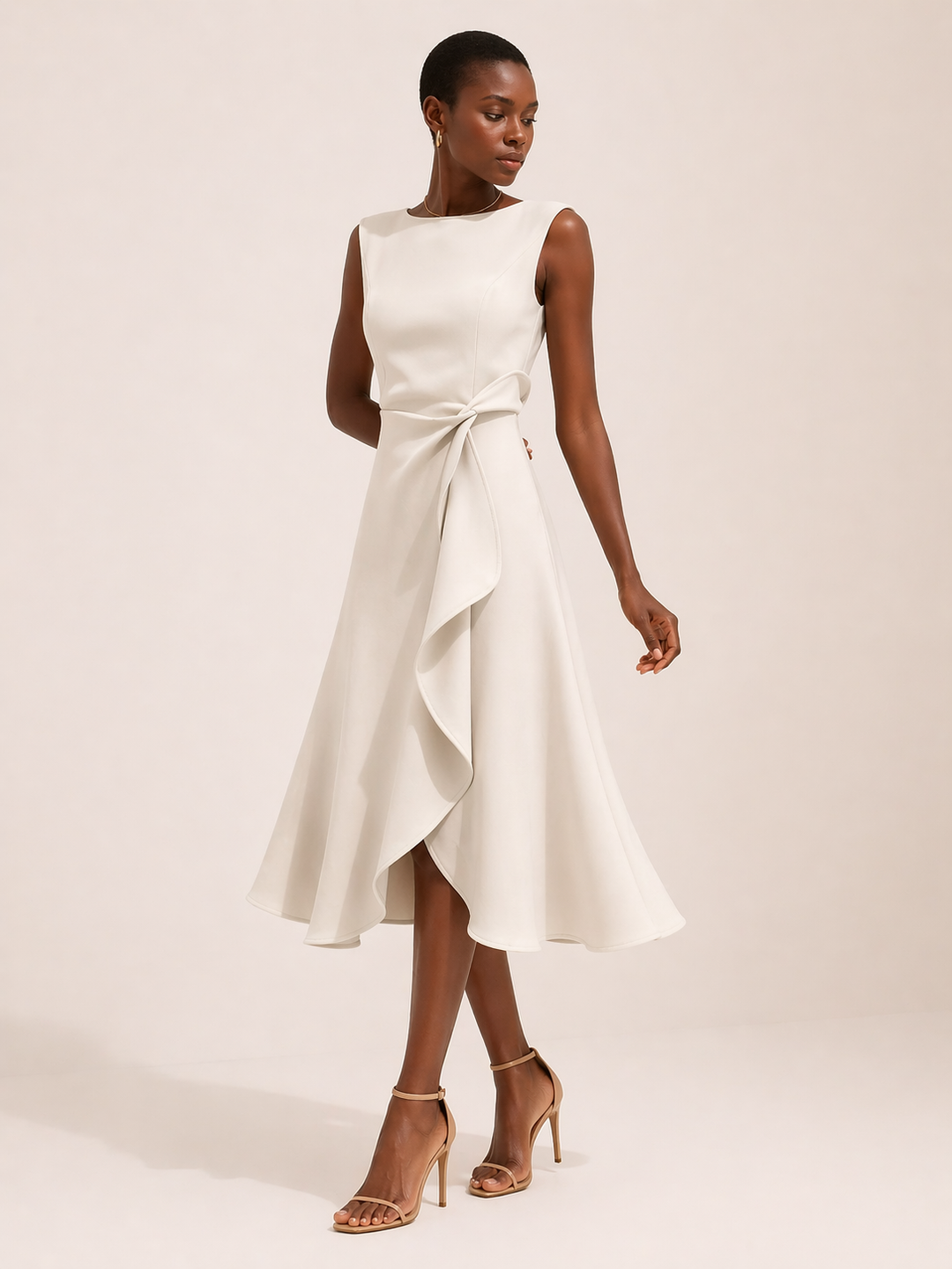 Marineblauwe elegante midi-jurk voor dames, met flatterende split en draperie. Stijlvolle galajurk of feestjurk.
