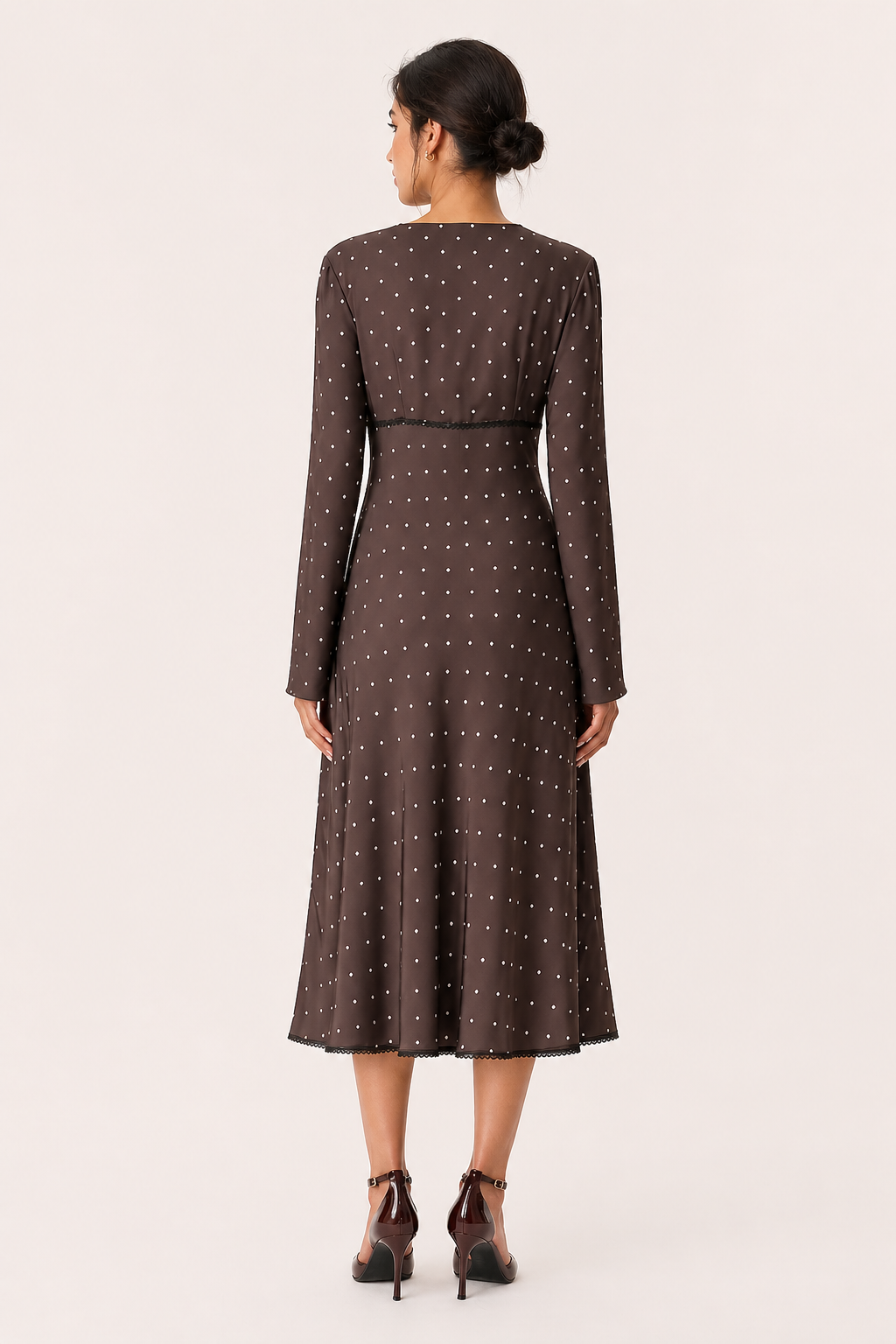 Casual veelzijdige dames midi-jurk met lange mouwen, V-hals en zwarte polkadots, ideaal voor dagelijks gebruik.