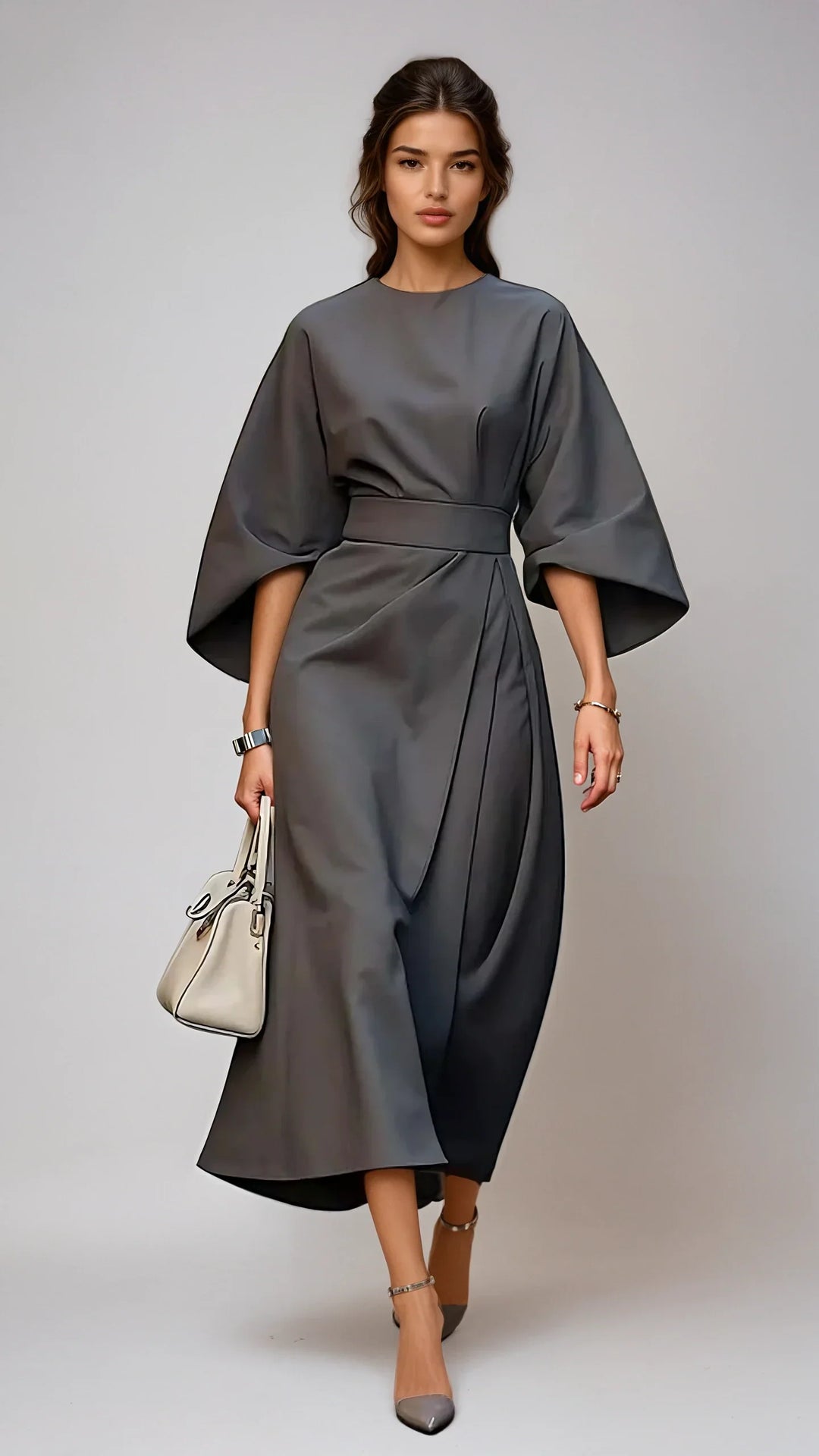 Elegante dames midi jurk met tijdloze pasvorm en opvallende lantaarnmouwen. Stijlvolle damesmode voor elke gelegenheid.