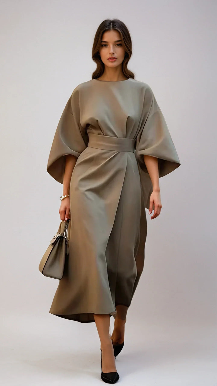 Verstelbare elegante dames jurk met lantaarnmouwen; perfect voor een casual chic look. Comfortabele en stijlvolle kleding.