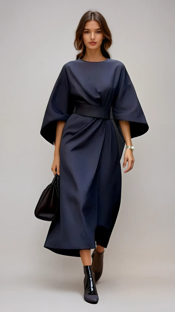Comfortabele en elegante dames jurk met tijdloze pasvorm en charmante lantaarnmouwen. Stijlvolle casual chic kleding.