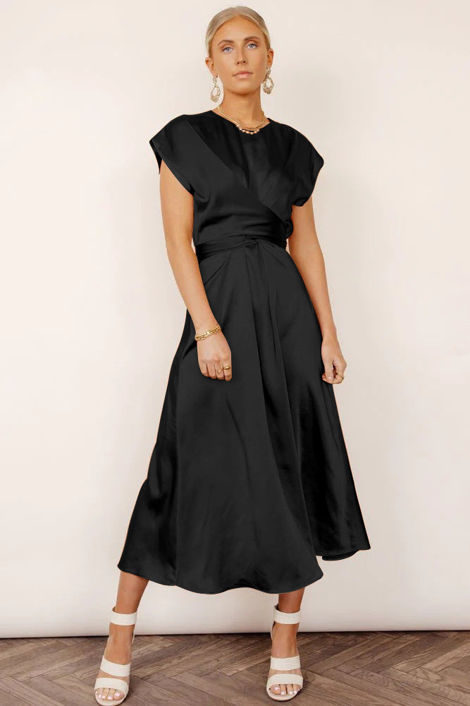 Comfortabele feestjurk voor dames, midi lengte, met elegante V-hals en tailleaccent. Ideaal voor gelegenheden.