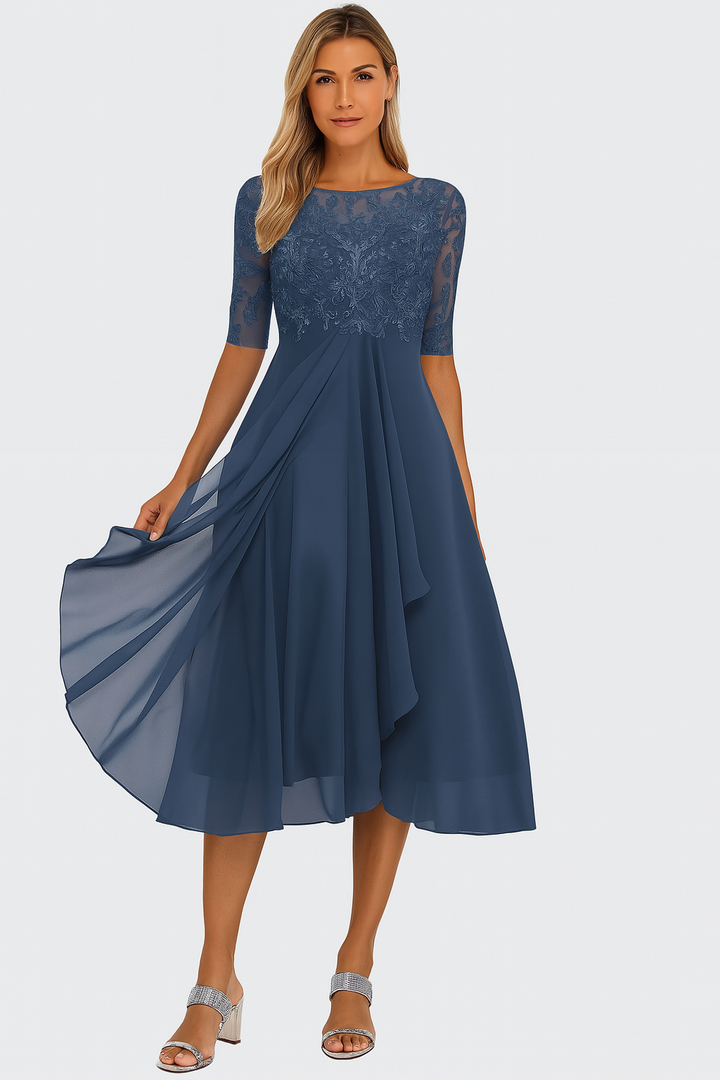 Zwierige midi jurk voor dames, met elegante pasvorm en een bovenstuk dat verfijning uitstraalt.