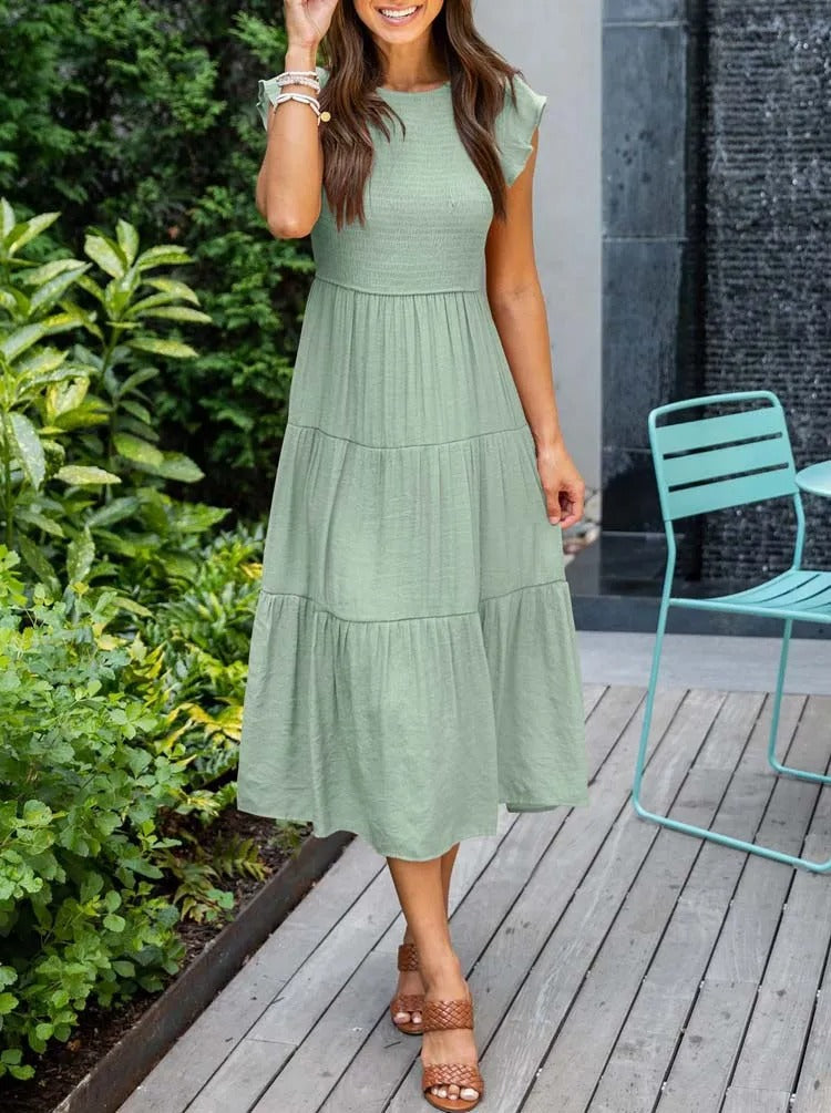 Vrolijke casual zomerjurk voor dames, midi model met vlindermouwen, perfecte feestjurk of vakantie essential.