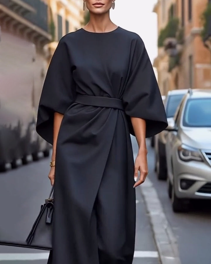 Trendy damesjurk met driekwart mouwen en bijpassende riem, perfect als feestelijke jurk of casual chic zomeroutfit.