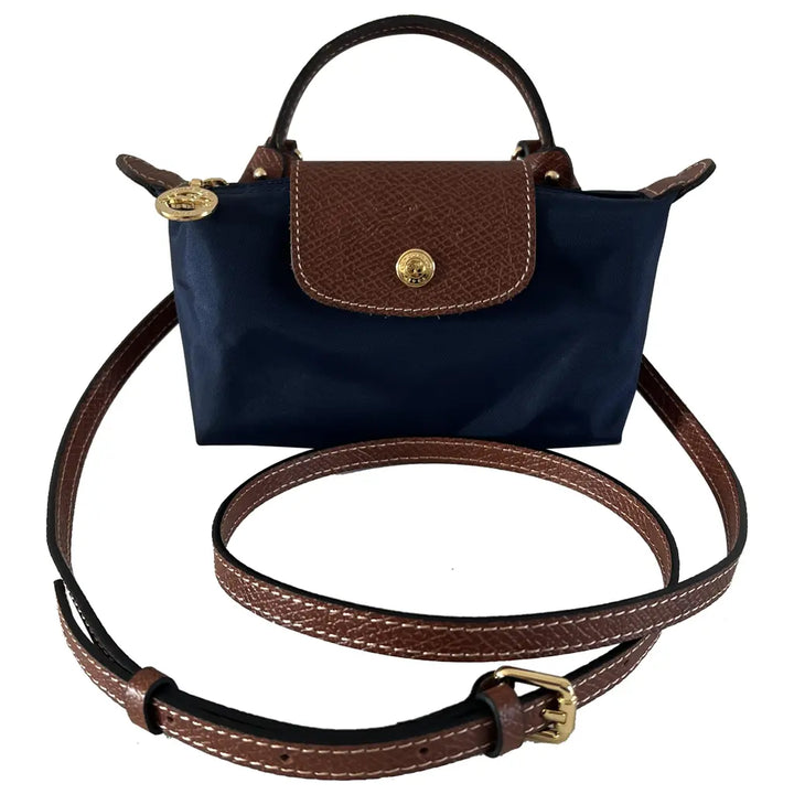 Productafbeelding van een elegante dames mini crossbody tas, compact, veelzijdig en een modieus accessoire.