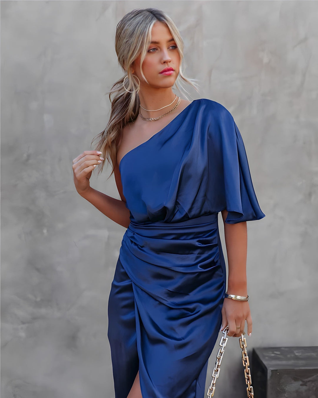 Elegante dames one-shoulder midijurk, perfect voor een chique galagelegenheid.