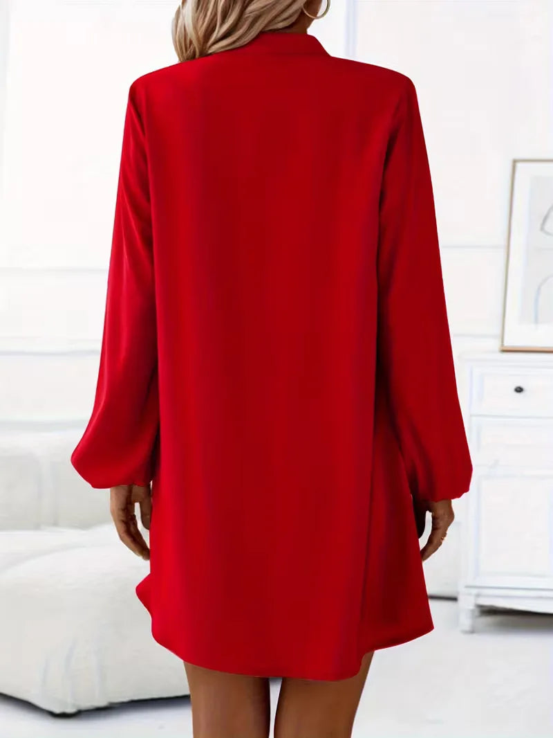 Dames overhemdjurk met verleidelijke V-hals en lange mouwen, smart casual stijl. Perfecte pasvorm.