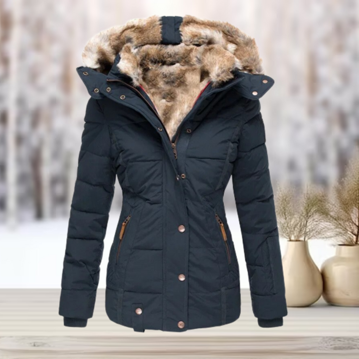 Moderne dames pufferjas voor de winter. Deze warme en stijlvolle winterjas biedt optimaal comfort.