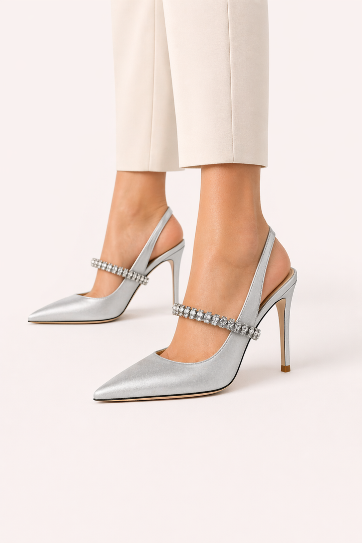 Elegante dames pumps met spitse neus en slingback hakken, perfect voor een stijlvolle avondlook.