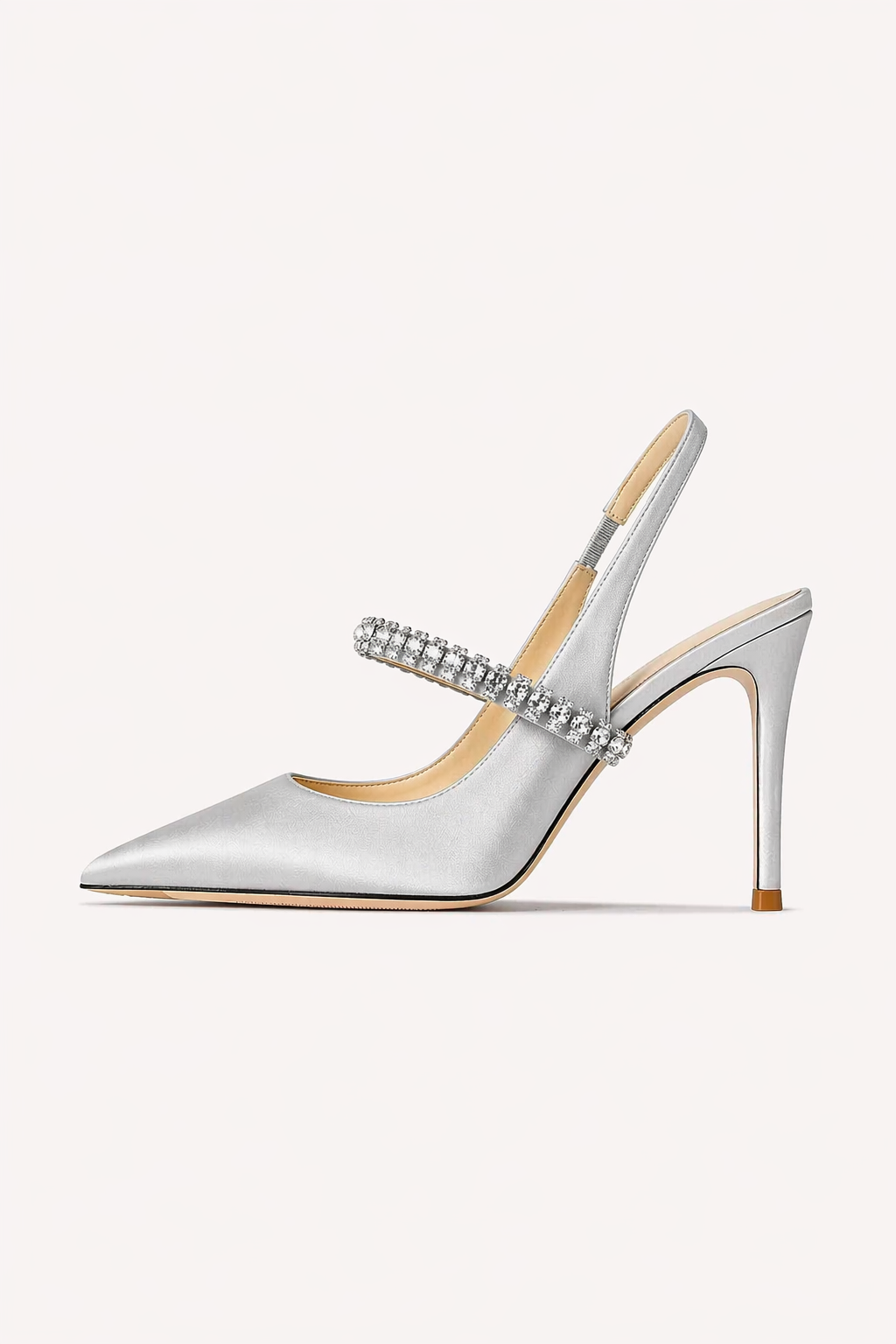 Zilveren dames pumps met spitse neus en slingback; ideaal voor feesten of speciale gelegenheden.