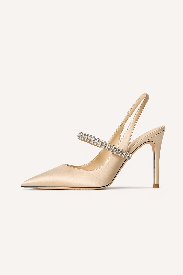 Beige dames pumps met spitse neus, elegante slingback hakken. Perfect voor een chique en comfortabele look.