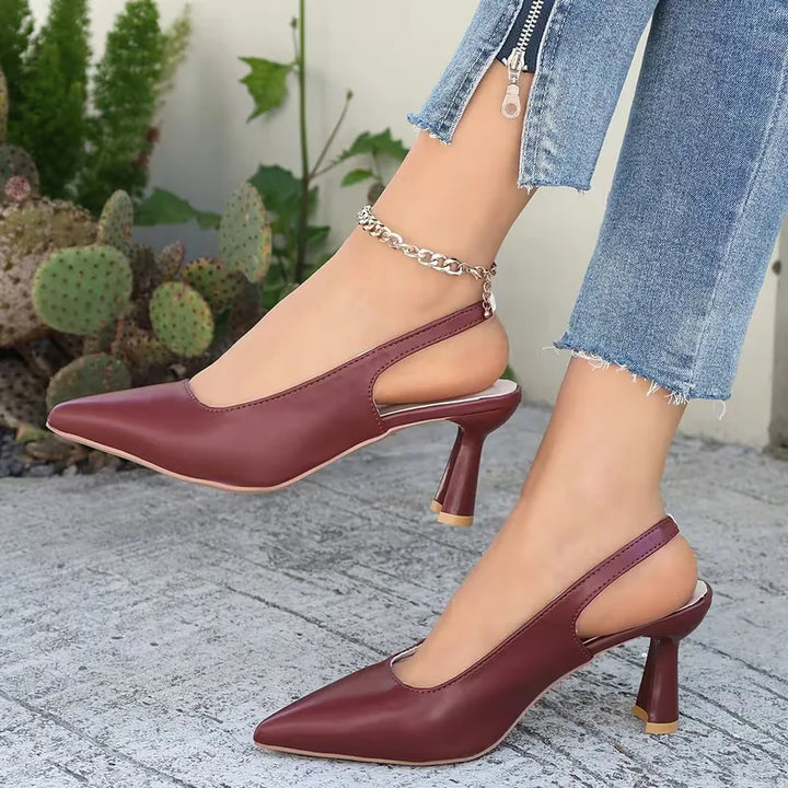 Elegante dames stiletto mules met puntneus en slanke hak; perfect voor chique gelegenheden en zakelijke looks.