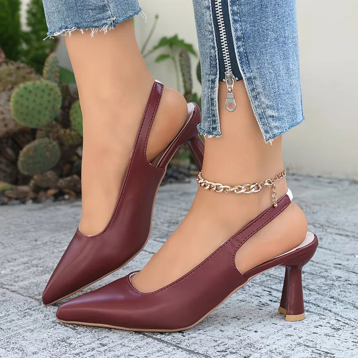 Chique slip-on damesmules met puntneus en verfijnde stilettohak, ideaal voor een elegante zomerstijl.