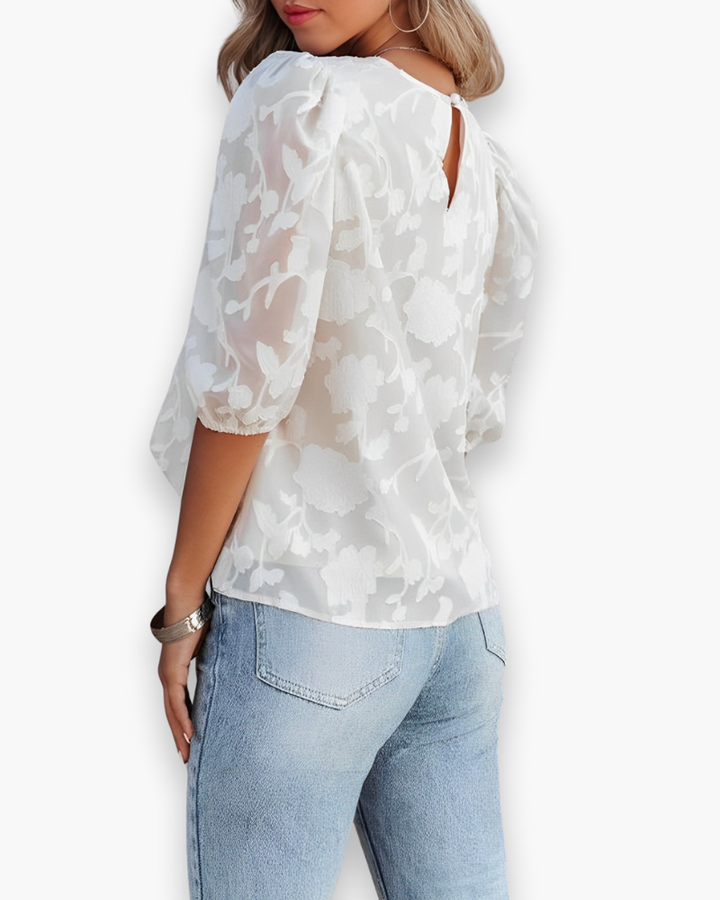 Modieuze dames top met pofmouwen, een veelzijdige keuze voor zowel casual als elegante gelegenheden.