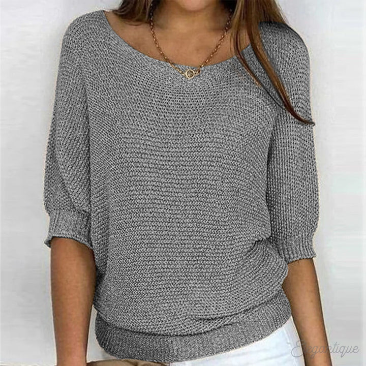Warmte en stijl: deze dames pullover met open ronde hals is de perfecte aanvulling op uw herfstgarderobe.