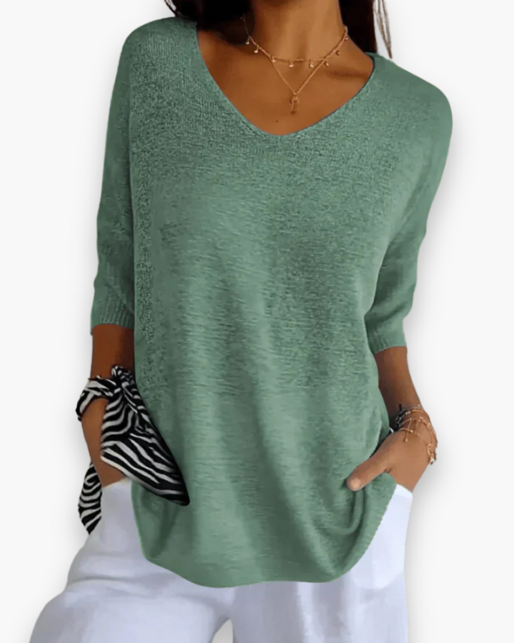 Luchtige zomerse V-hals dames top. De comfortabele losse pasvorm is perfect voor warm weer.