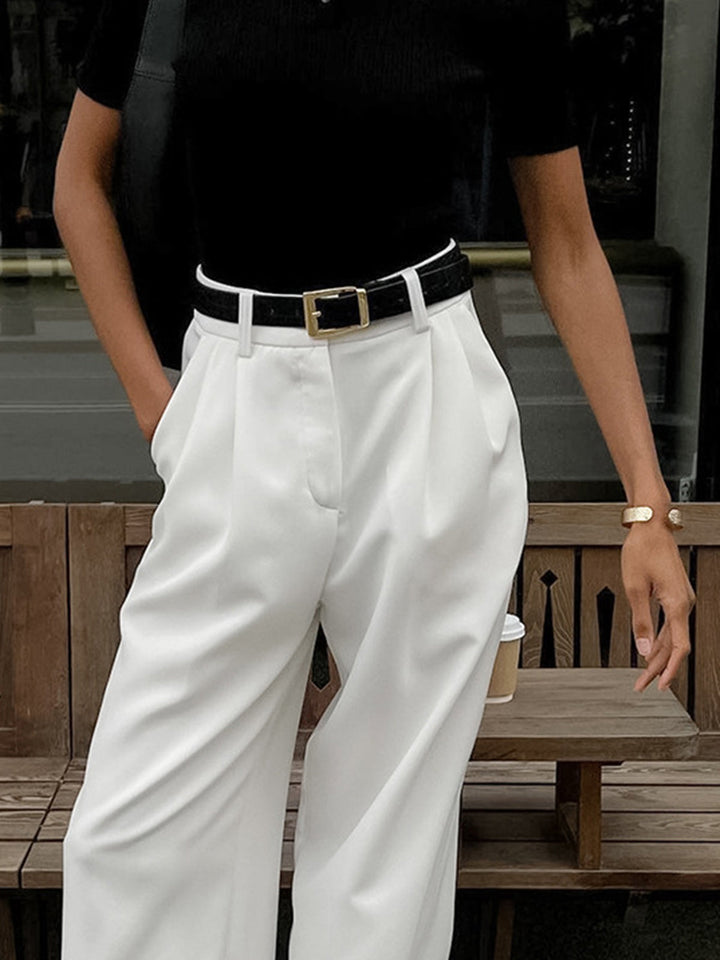 Close-up van de hoogwaardige stof van de dames wide leg broek met hoge taille. Duurzaam en zacht materiaal.