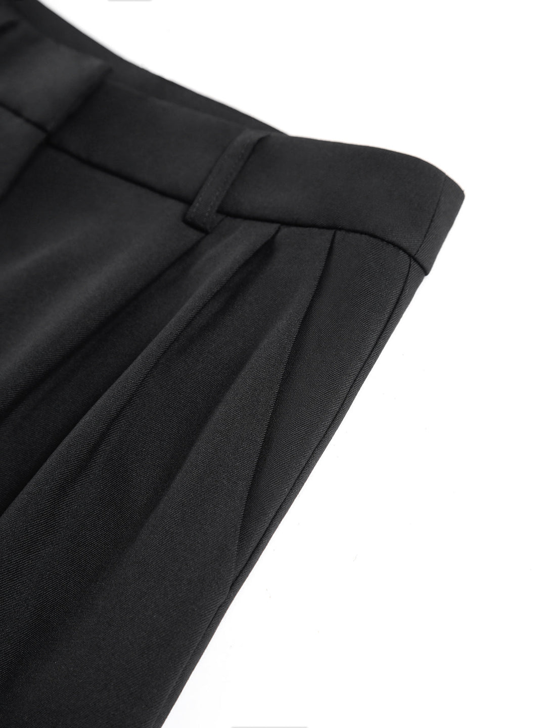 Nieuwe dames wide leg broek met hoge taille, netjes opgevouwen. Een tijdloze en veelzijdige toevoeging aan je garderobe.