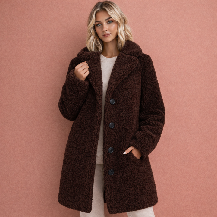 Luxe dames winterjas, lange mantel met elegante pasvorm. Ideaal voor koude dagen. Comfortabele en warme bovenkleding.