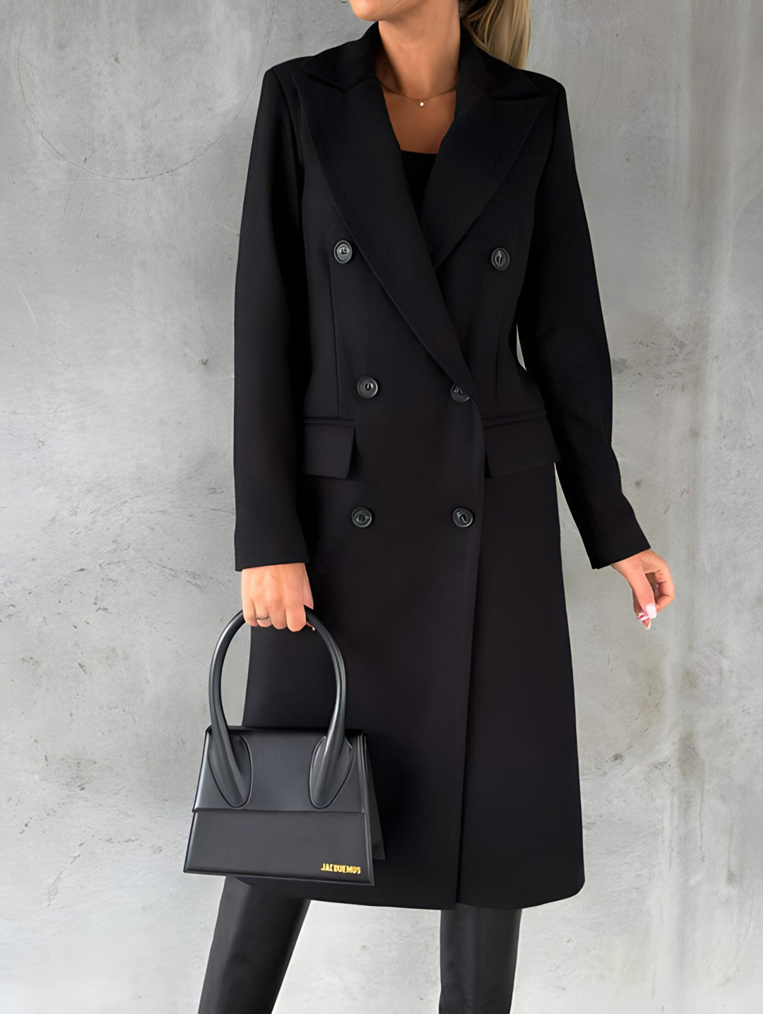 Veelzijdige dames elegante jas, geschikt voor zowel formele als casual winter outfits.