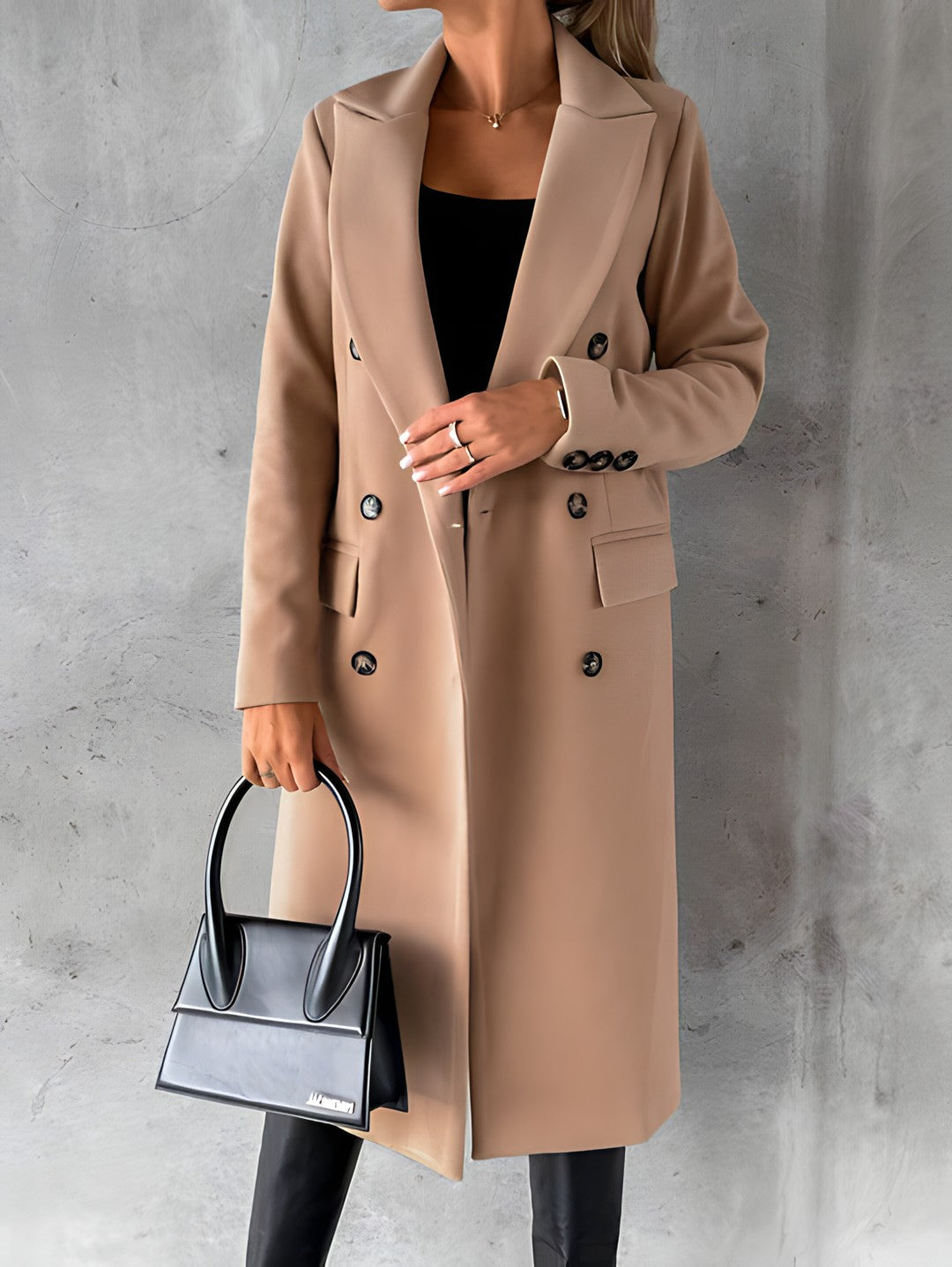 Warme dames overjas met chique details, een onmisbaar kledingstuk voor de modebewuste vrouw.