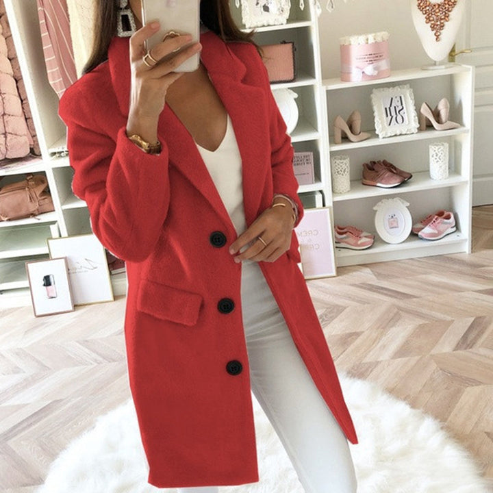 Modieuze dames winterjas, zijprofiel. Deze warme, stijlvolle jas biedt elegantie en comfort voor vrouwen.