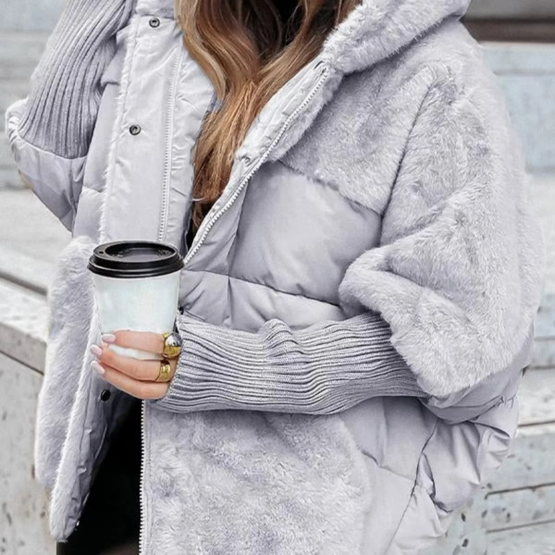 Comfortabele effen dames winterjas, warm en modieus. Ideale korte jas voor stijlvolle koude dagen.