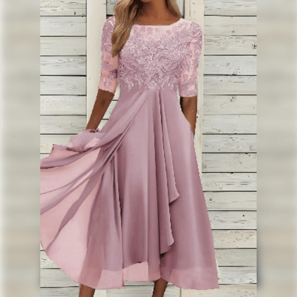 Comfortabele en stijlvolle dames zomerjurk met flatterende pasvorm. Elegante mode.