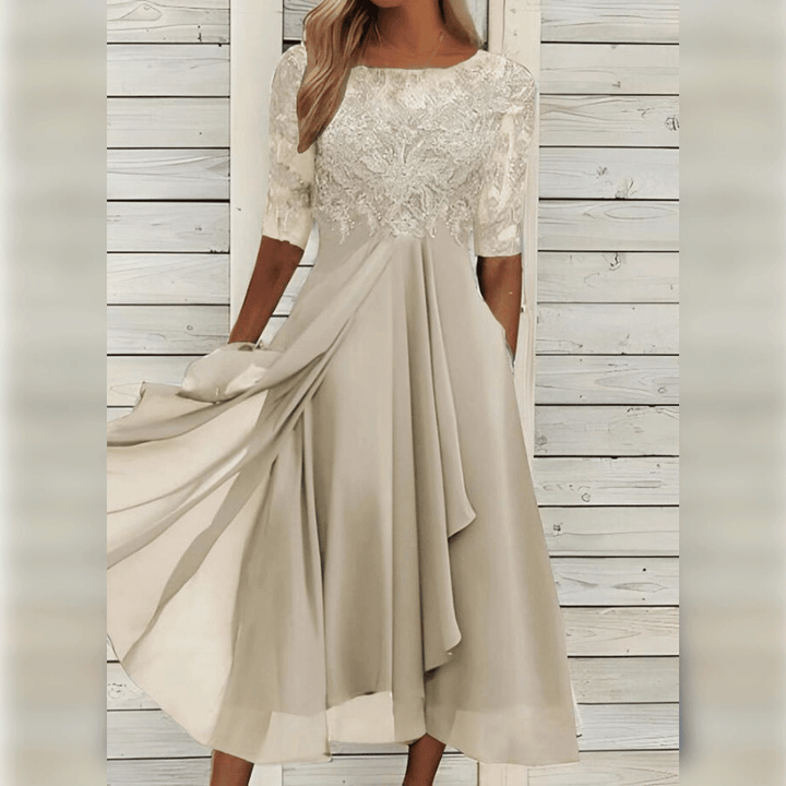 Hoogwaardige elegante dames zomerjurk. Lichtgewicht en comfortabel voor de zomer.