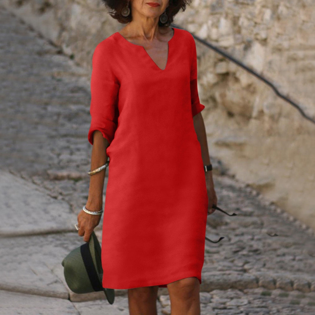 Elegante dames zomerjurk met V-hals en korte mouwen. Perfect voor casual zomerse dagen.