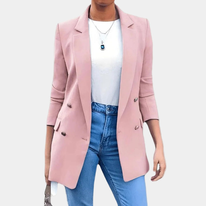 Stijlvolle damesblazer met gouden knopen, getailleerd, voor een vrouwelijke en chique toevoeging aan je garderobe.