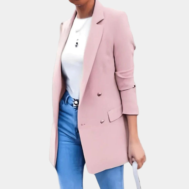 Moderne damesblazer met gouden knopen en een getailleerd silhouet, perfect voor elke gelegenheid.