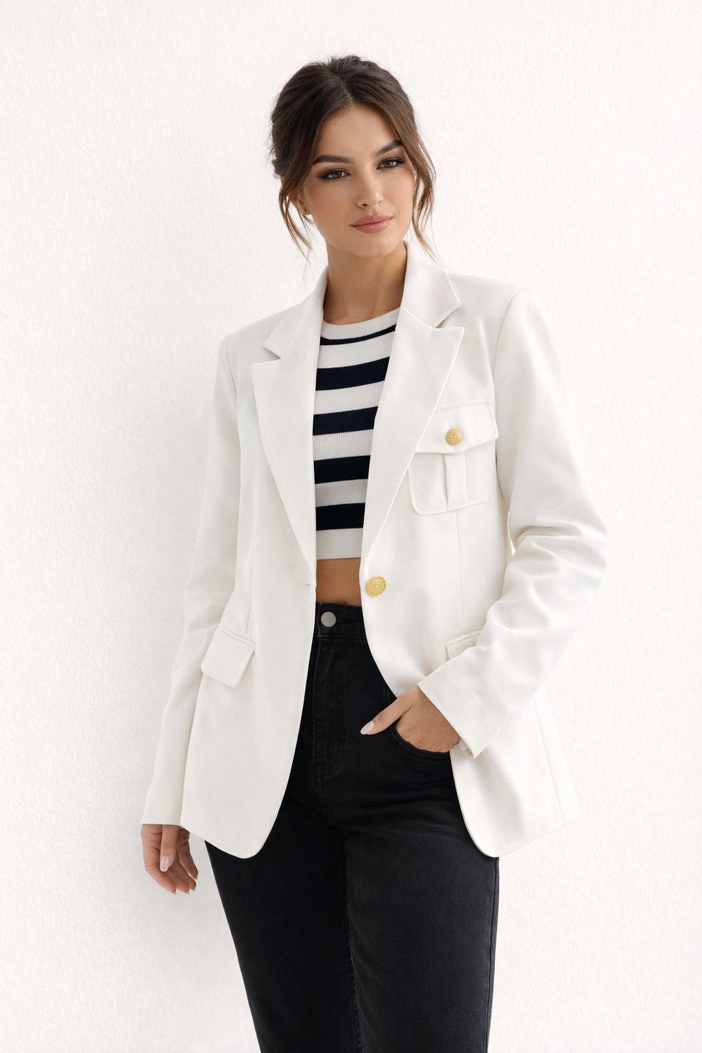 Chique damesblazer met rechte pasvorm, ideaal voor zakelijke kleding, comfortabel en stijlvol.