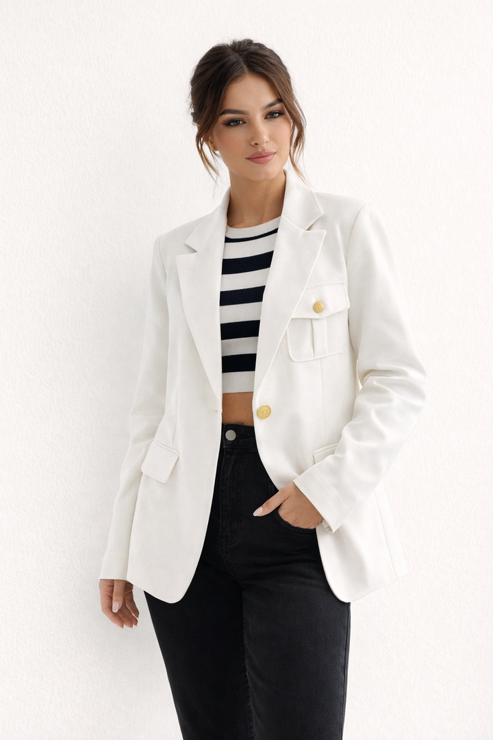 Chique damesblazer met rechte pasvorm, ideaal voor zakelijke kleding, comfortabel en stijlvol.