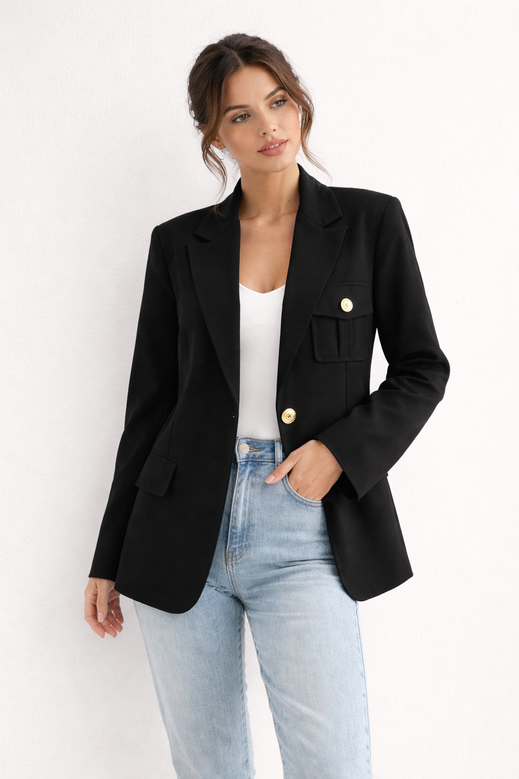 Modieuze elegante damesblazer met reversdesign, verfijnde kleding voor elke gelegenheid.