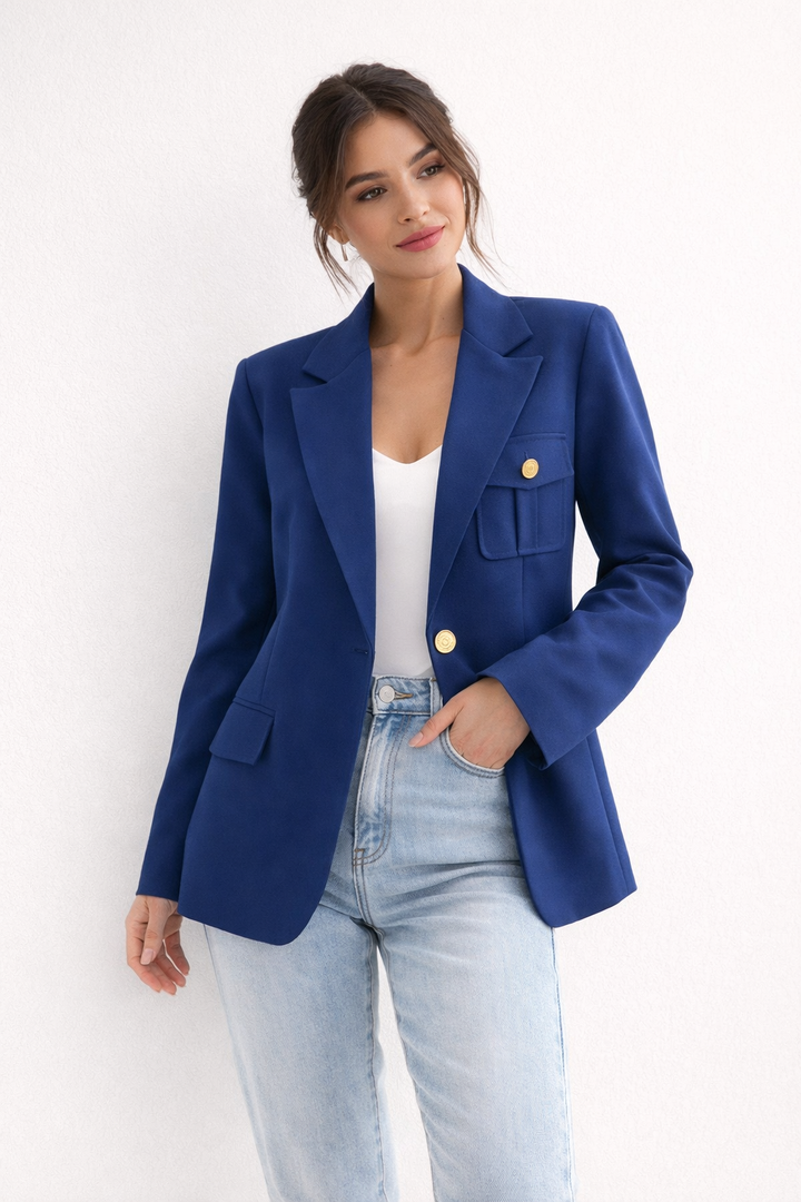 Damesblazer met revers, perfect vallend, toont elegante en chique damesmode in rechte pasvorm.