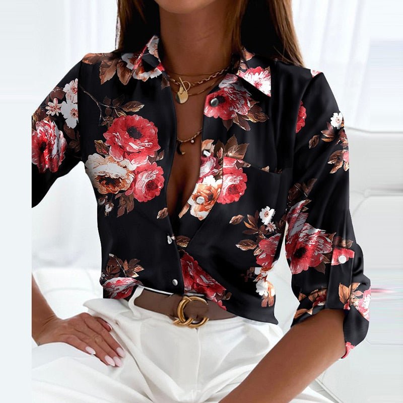 "Elegante damesblouse met omslagkraag, tijdloos design, flatteus en veelzijdig, past bij zowel casual als formele outfits."