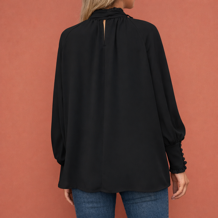 Comfortabele strikblouse voor dames, met losse pasvorm, ideaal als veelzijdige top voor lente- en herfstmode.