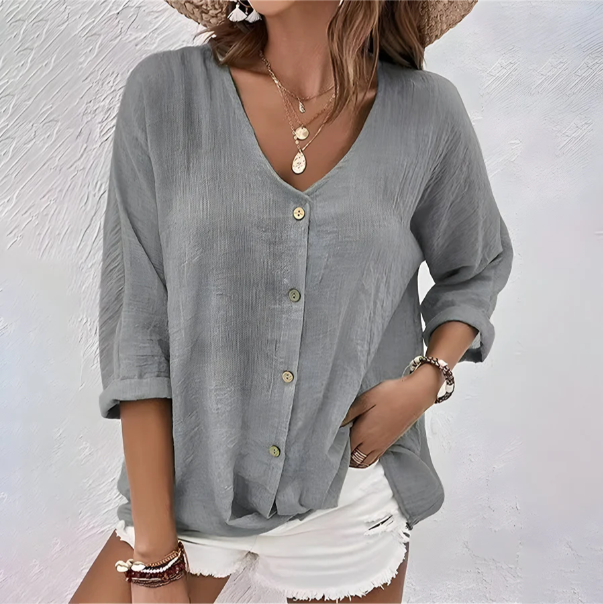 Veelzijdige damesblouse met 3/4 mouwen, V-hals en knoopsluiting. Ideaal voor lente en zomer, comfortabel.